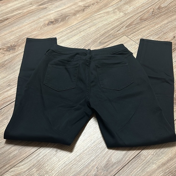 Women’s Universal Thread Skinny jean - Picture 2 of 3